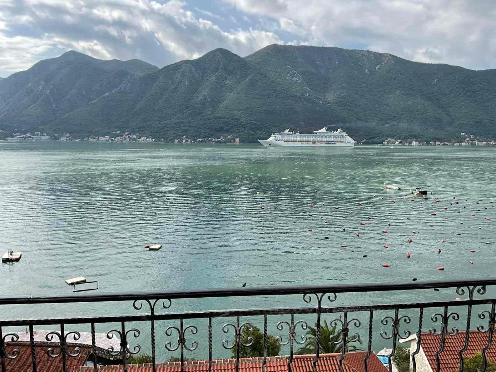 Glosy Kotor Extérieur photo